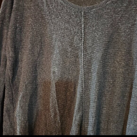 Simply Vera Vera Wang Gray Lightweight Asymmetrical Hem Sweater Size Large - Picture 2 of 6